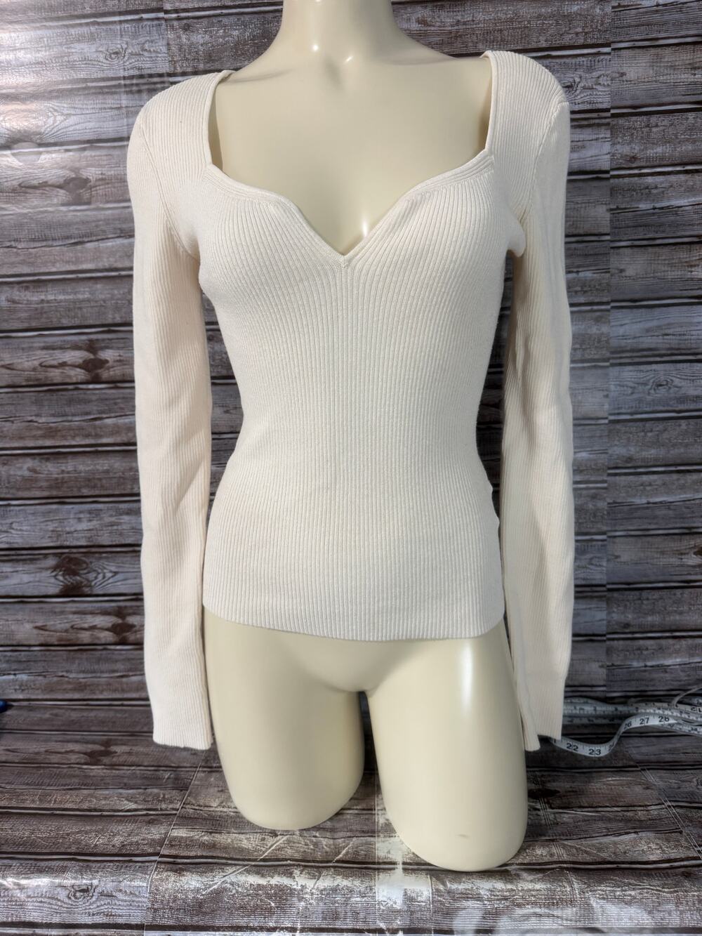 H&M Cream Ribbed Sweater Size Medium